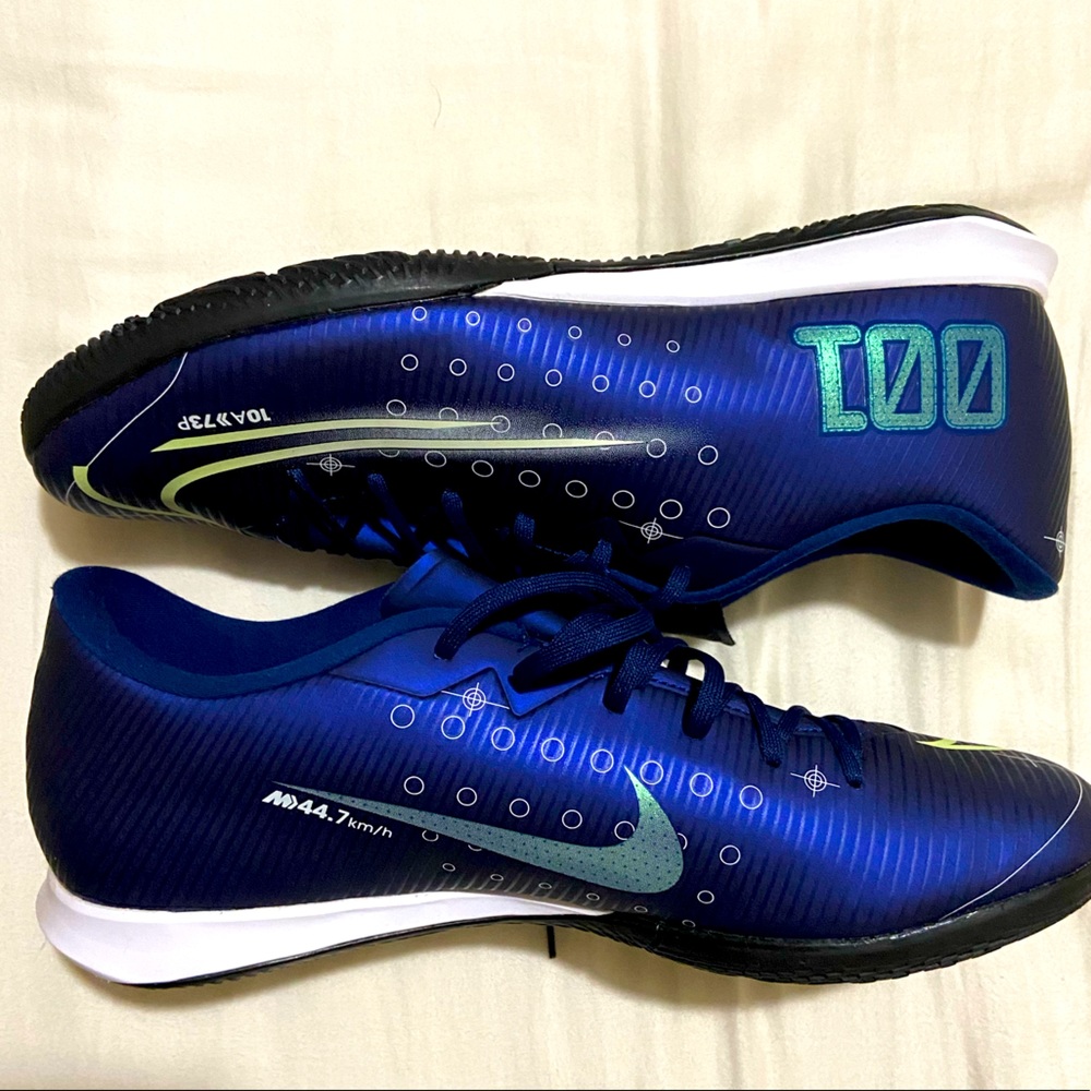 Brand new Nike Indoor Soccer/Court Shoes